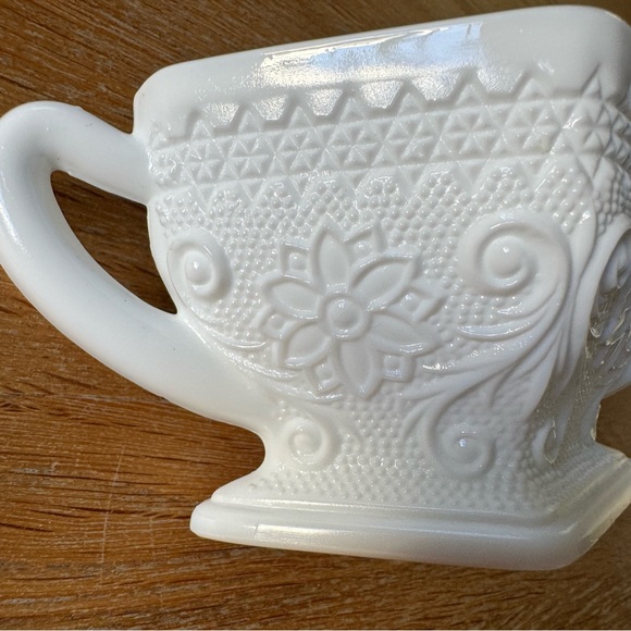 Duncan Miller Tiara Sandwich Milk Glass Sugar Bowl - Picture 4 of 5